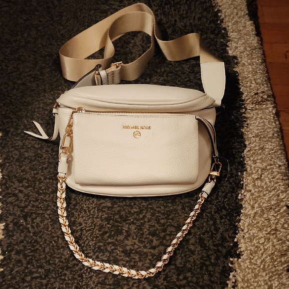 NWT Michael Kors White Crossbody Bag with Gold Hardware - Picture 1 of 11